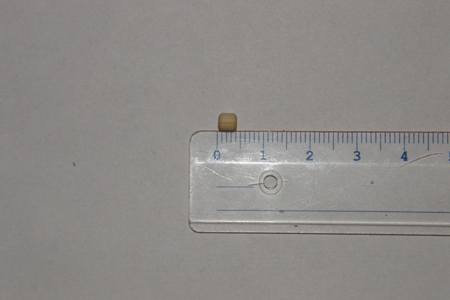 Korálky - váleček zaoblený 4x4 mm - přírodní