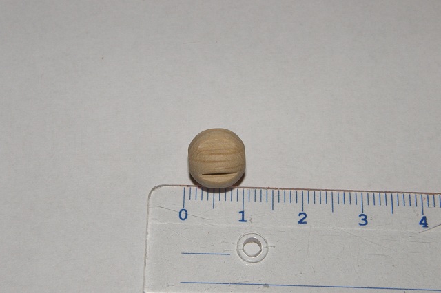 Korálky - kulička pr. 10 mm s drážkou- přírodní