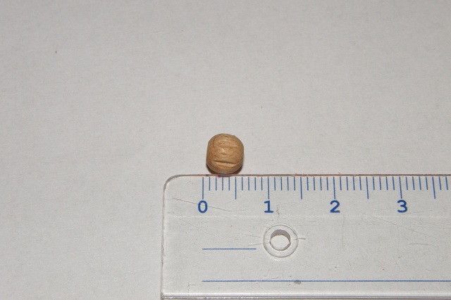 Korálky - kulička pr. 6 mm s drážkou- přírodní